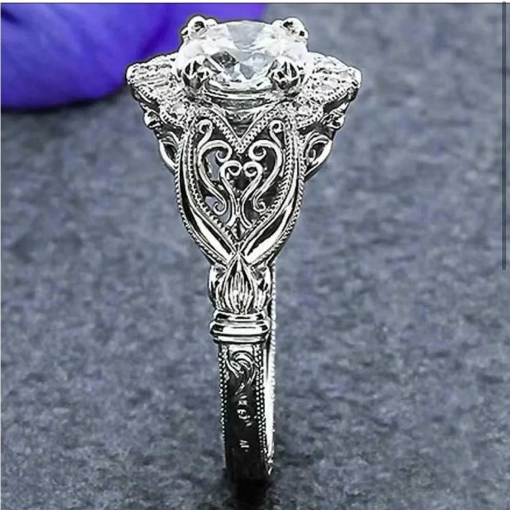 size 6‎ Exquisite Zircon Ring